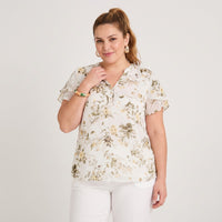Blusa Manga Corta Aplicación en Escote Crudo en modelo plus size