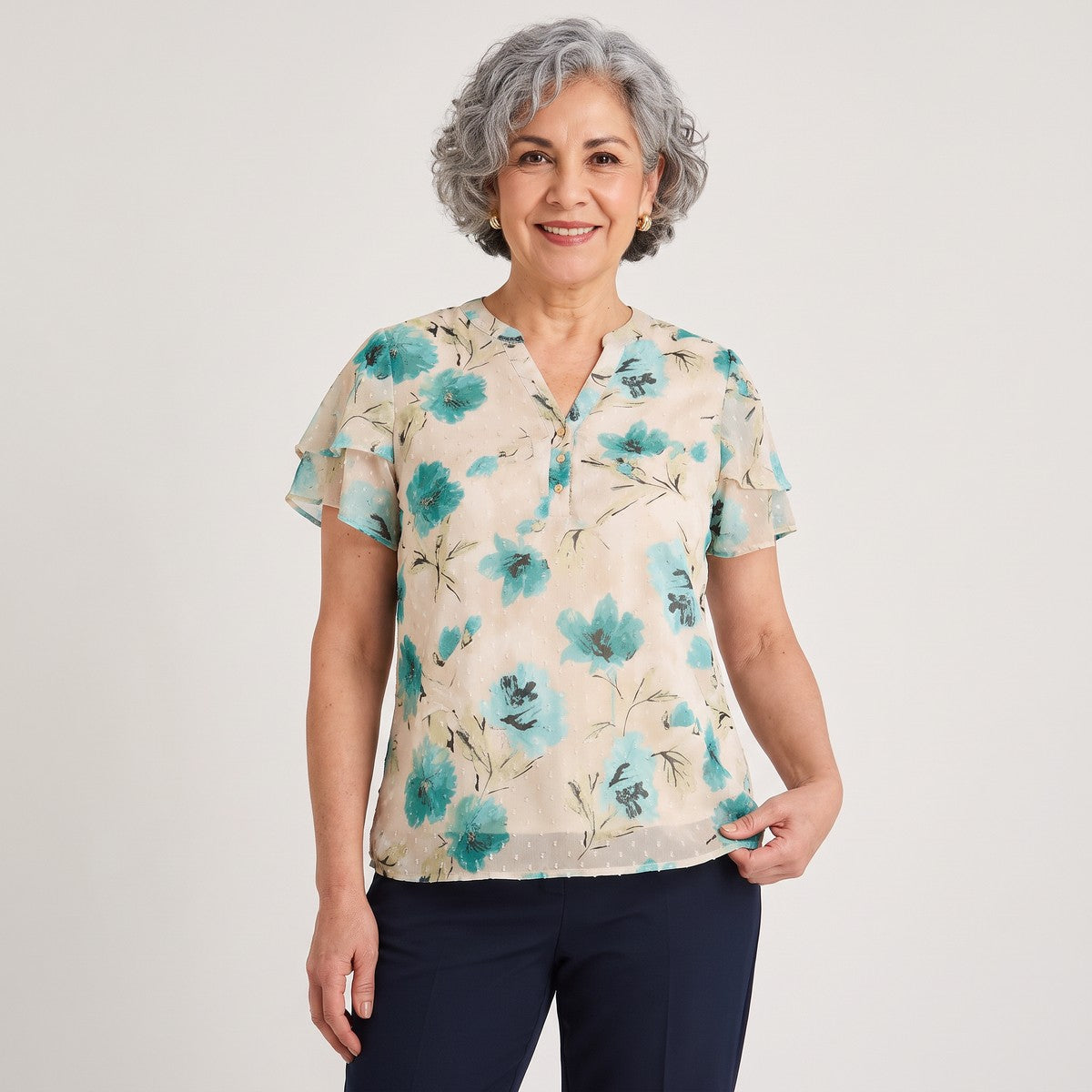 Blusa Manga Corta Aplicación en Escote Arena en modelo adulta