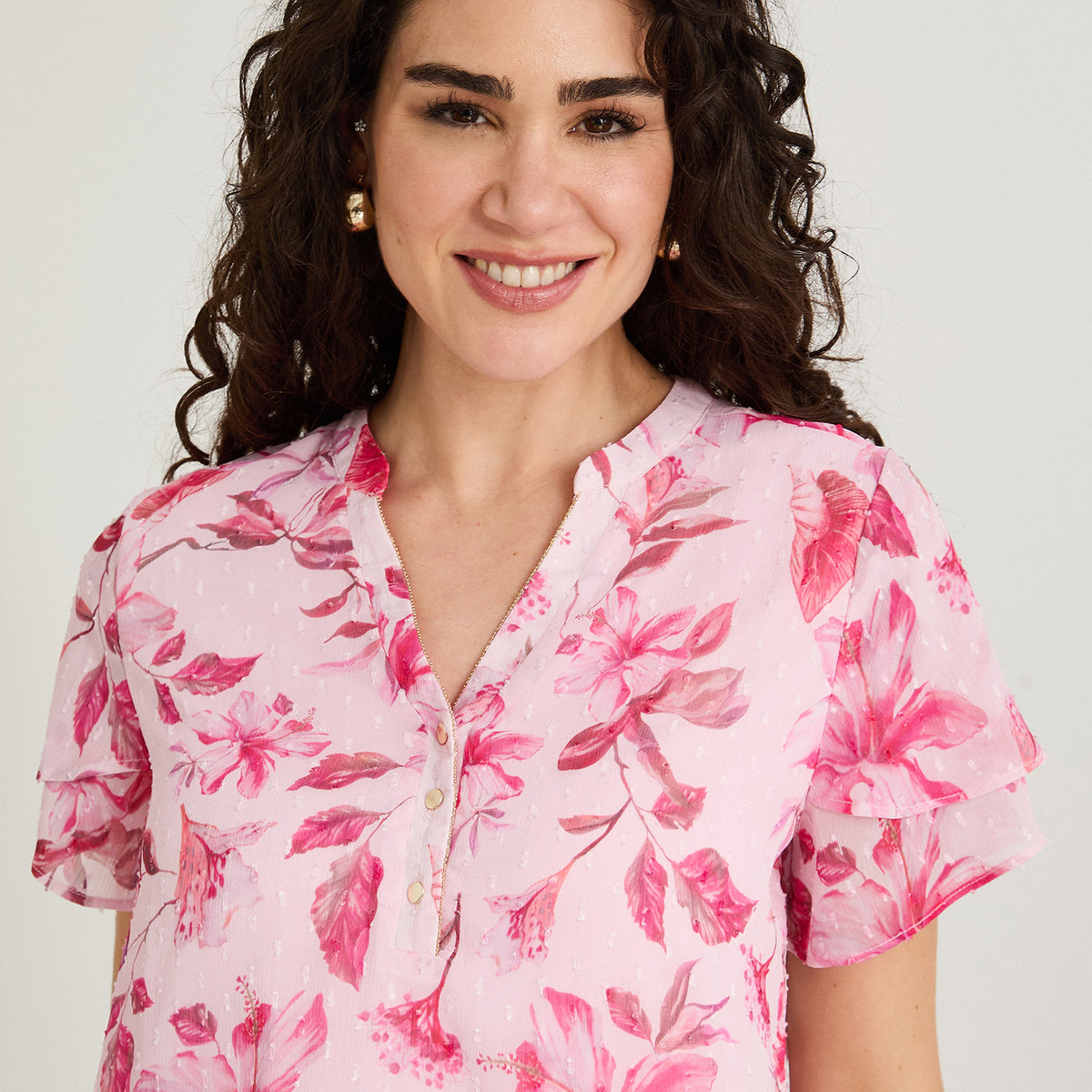 Blusa Manga Corta Aplicación en Escote Fucsia