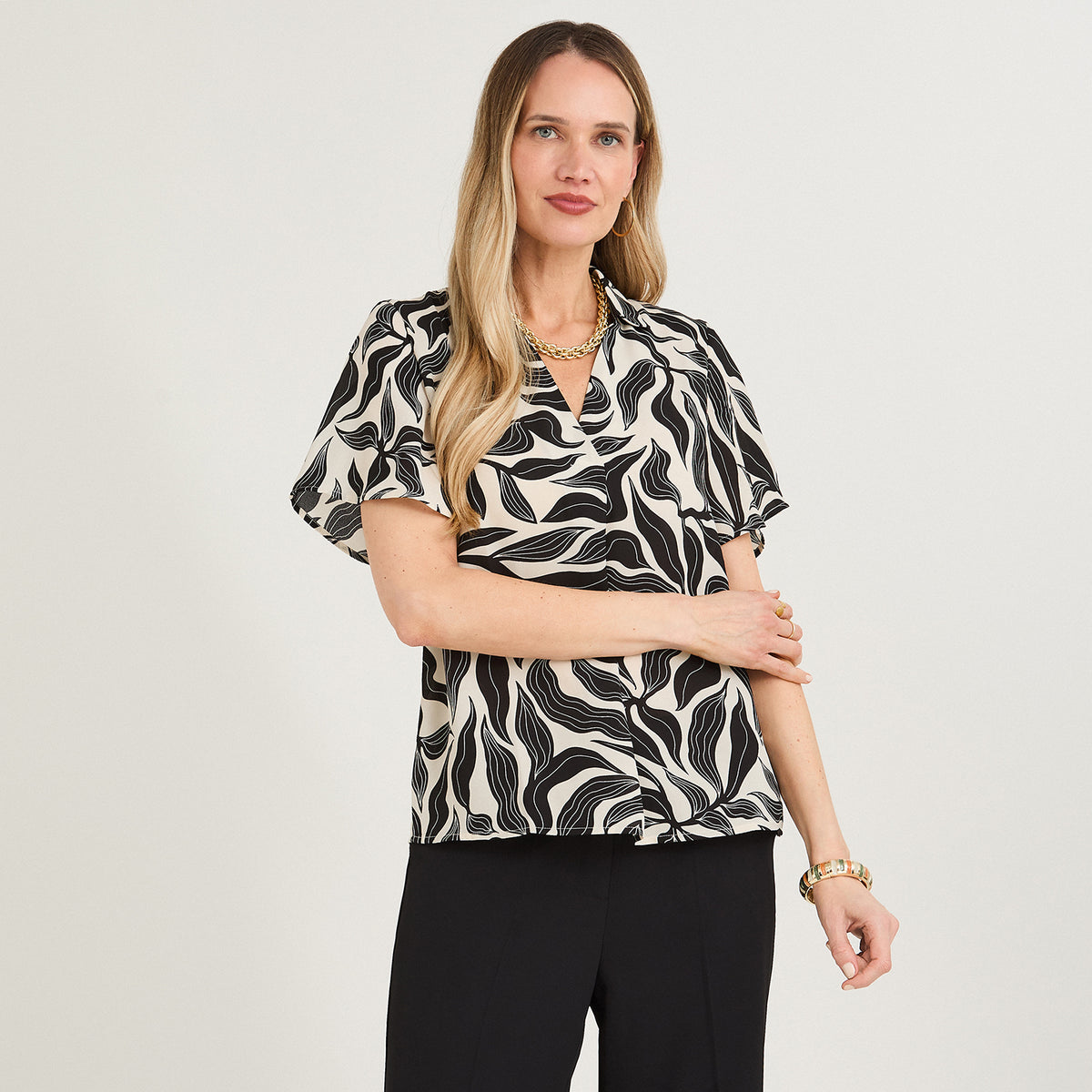 Blusa Manga Corta Cuello Camisero Negro
