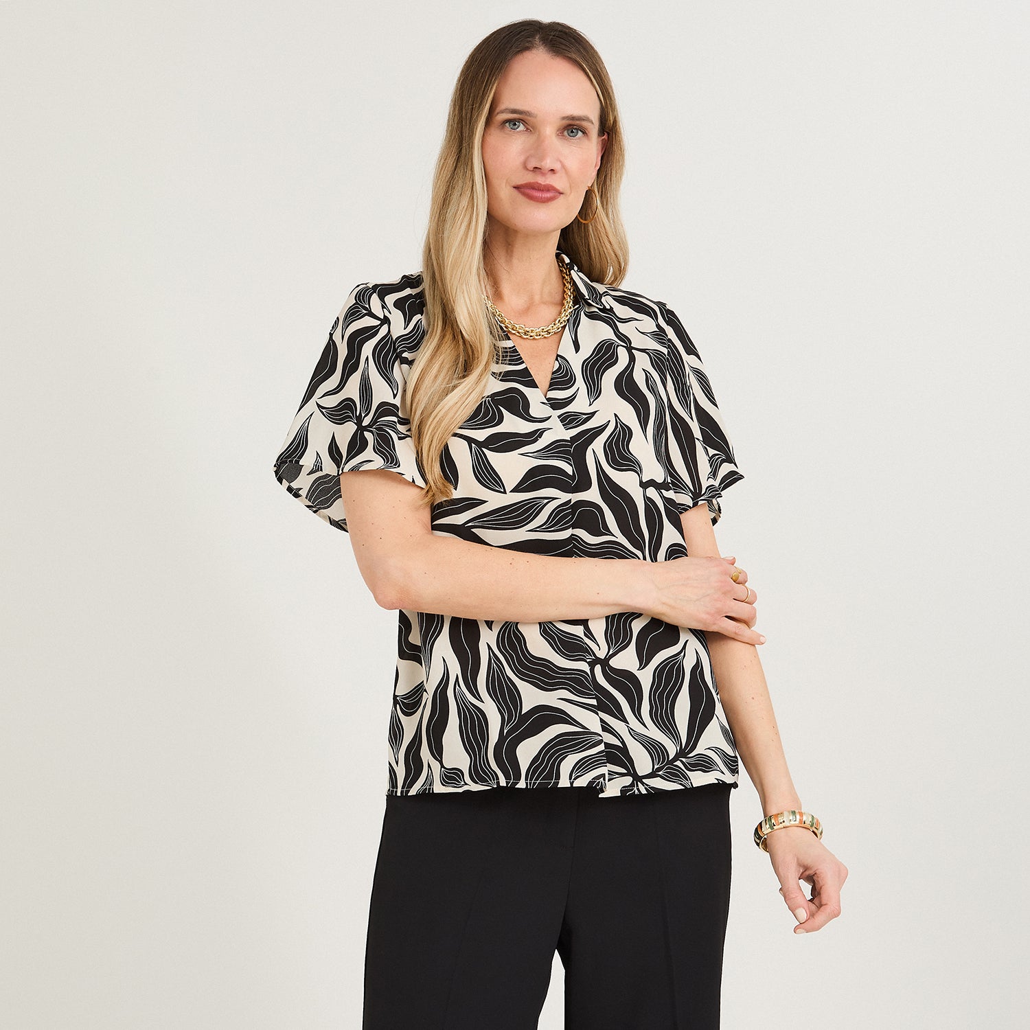 Blusa Manga Corta Cuello Camisero Negro