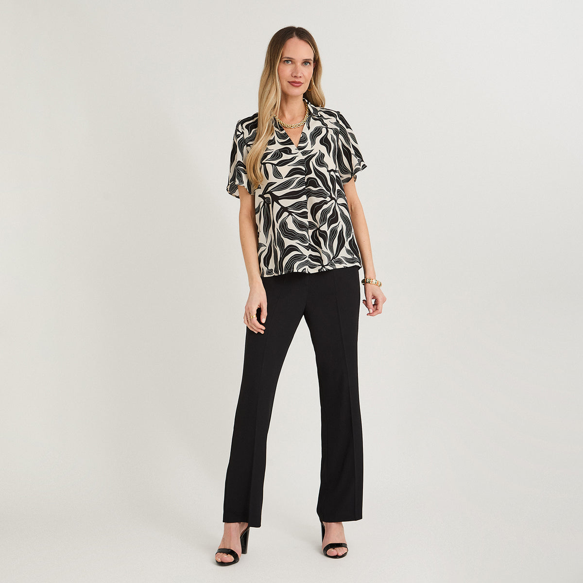 Blusa Manga Corta Cuello Camisero Negro