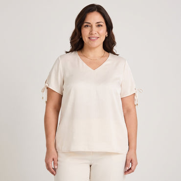 Blusa Manga Corta Escote V Arena en modelo plus size