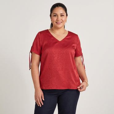 Blusa Manga Corta Escote V Rojo en modelo plus size