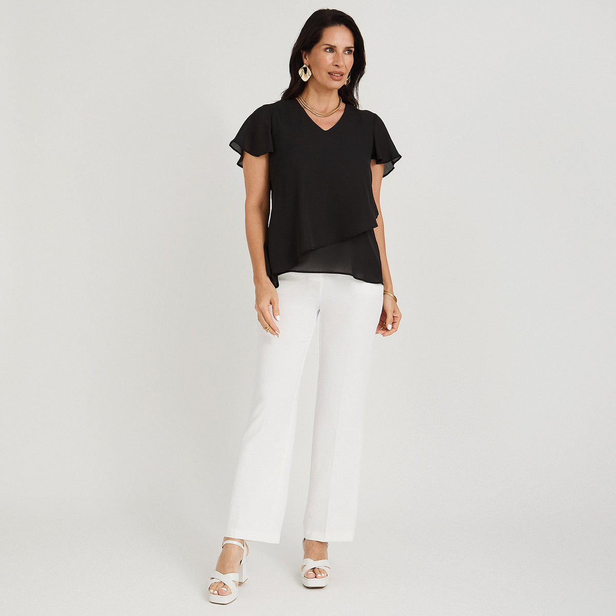 Blusa Escote V con Capas Negro