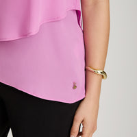 Blusa Escote V con Capas Rosado