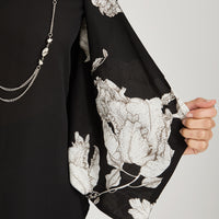 Blusa Twin Set con Tapado y Collar Negro
