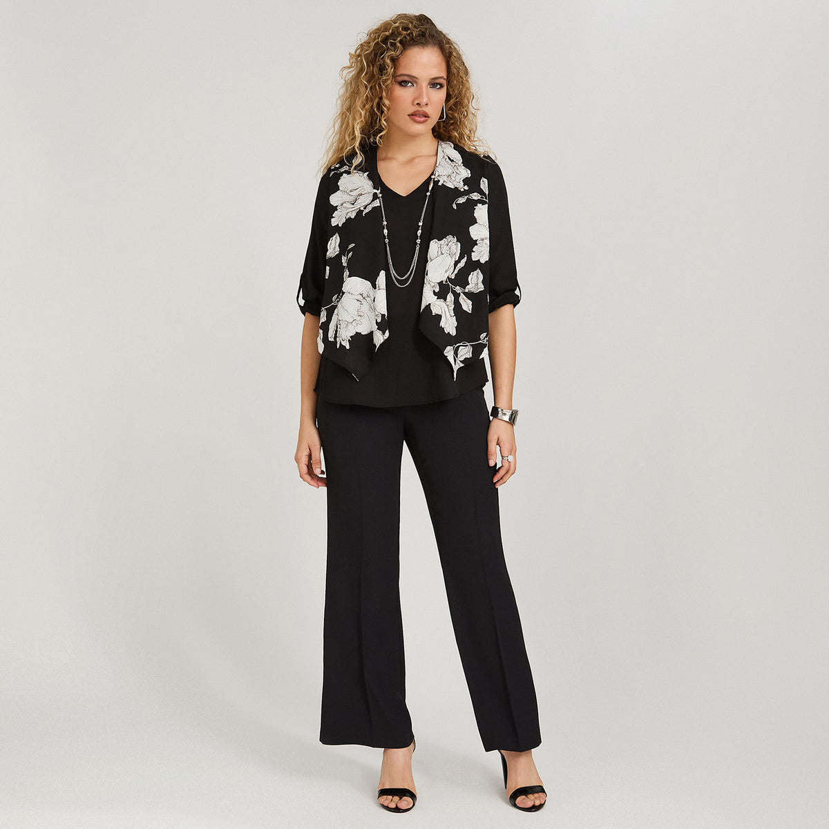 Blusa Twin Set con Tapado y Collar Negro