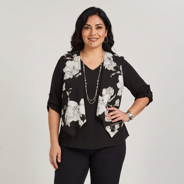 Blusa Twin Set con Tapado y Collar Negro en modelo plus size