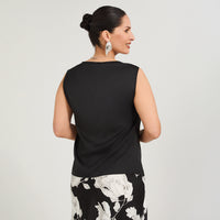 Blusa de Satin Manga Corta Escote Asimétrico con Aplicación Negro