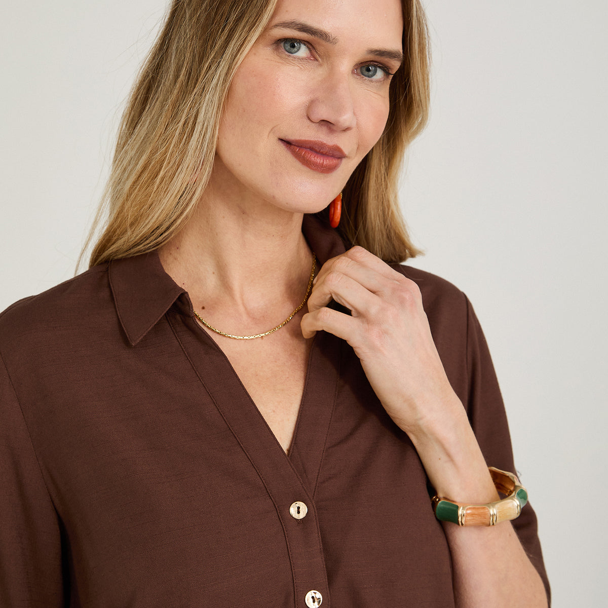 Blusa de Lino Cuello Camisero con Botones Café