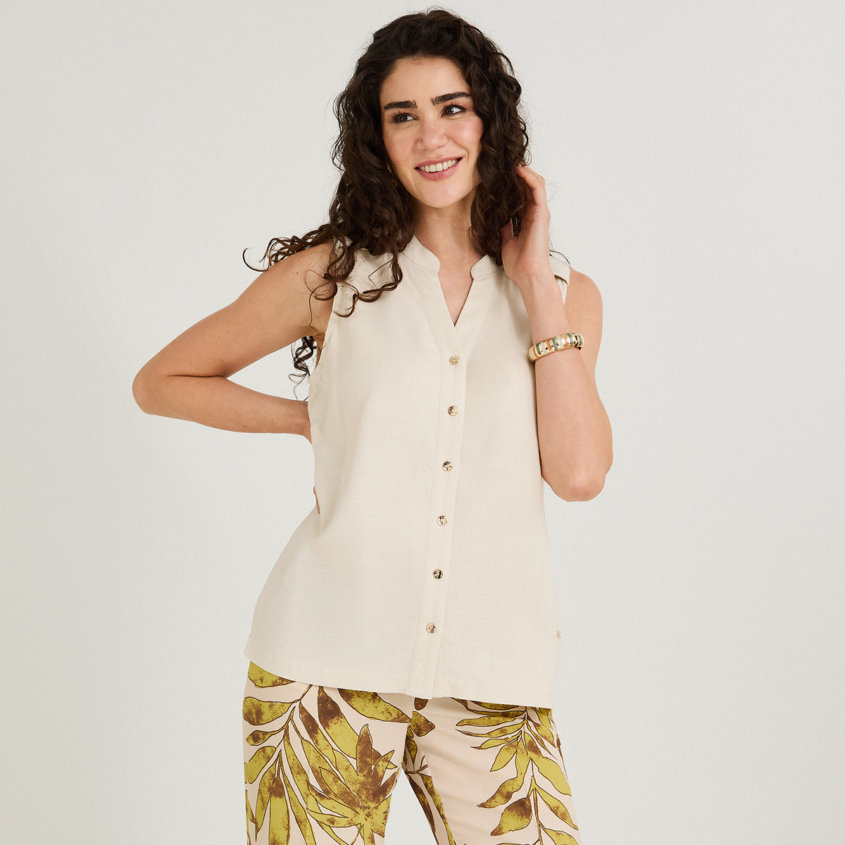 Blusa sin Mangas Cuello Mao Arena