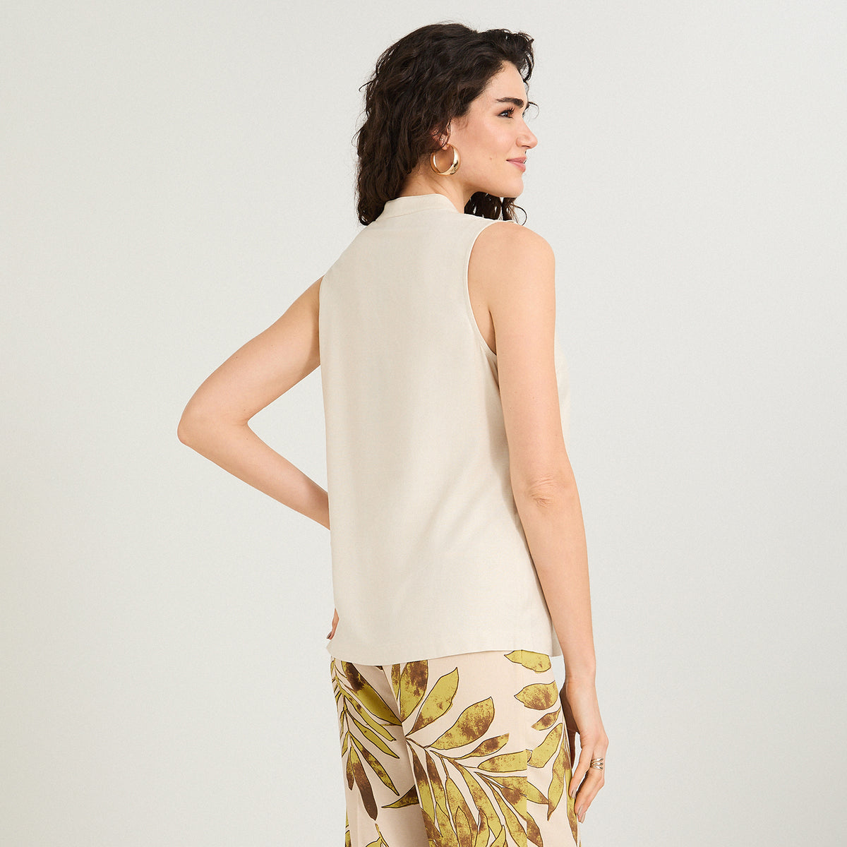 Blusa sin Mangas Cuello Mao Arena