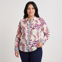 Blusa Manga Larga Estampada con Botones Magenta en modelo plus size