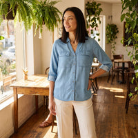 Blusa de Lyocell con Bolsillos Celeste lifestyle