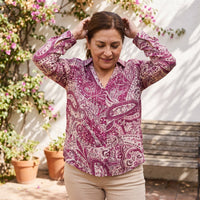 Blusa Manga Larga Print con Lurex Morado lifestyle