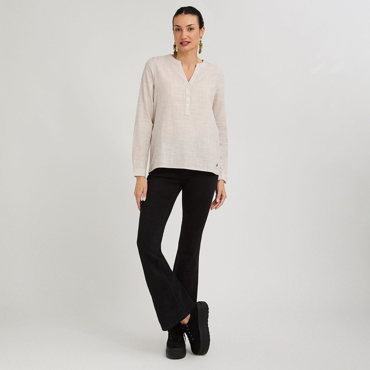 Blusa Look Lino Manga Roll Up Escote Mao Camel