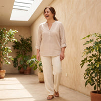 Blusa Look Lino Manga Roll Up Escote Mao Camel lifestyle