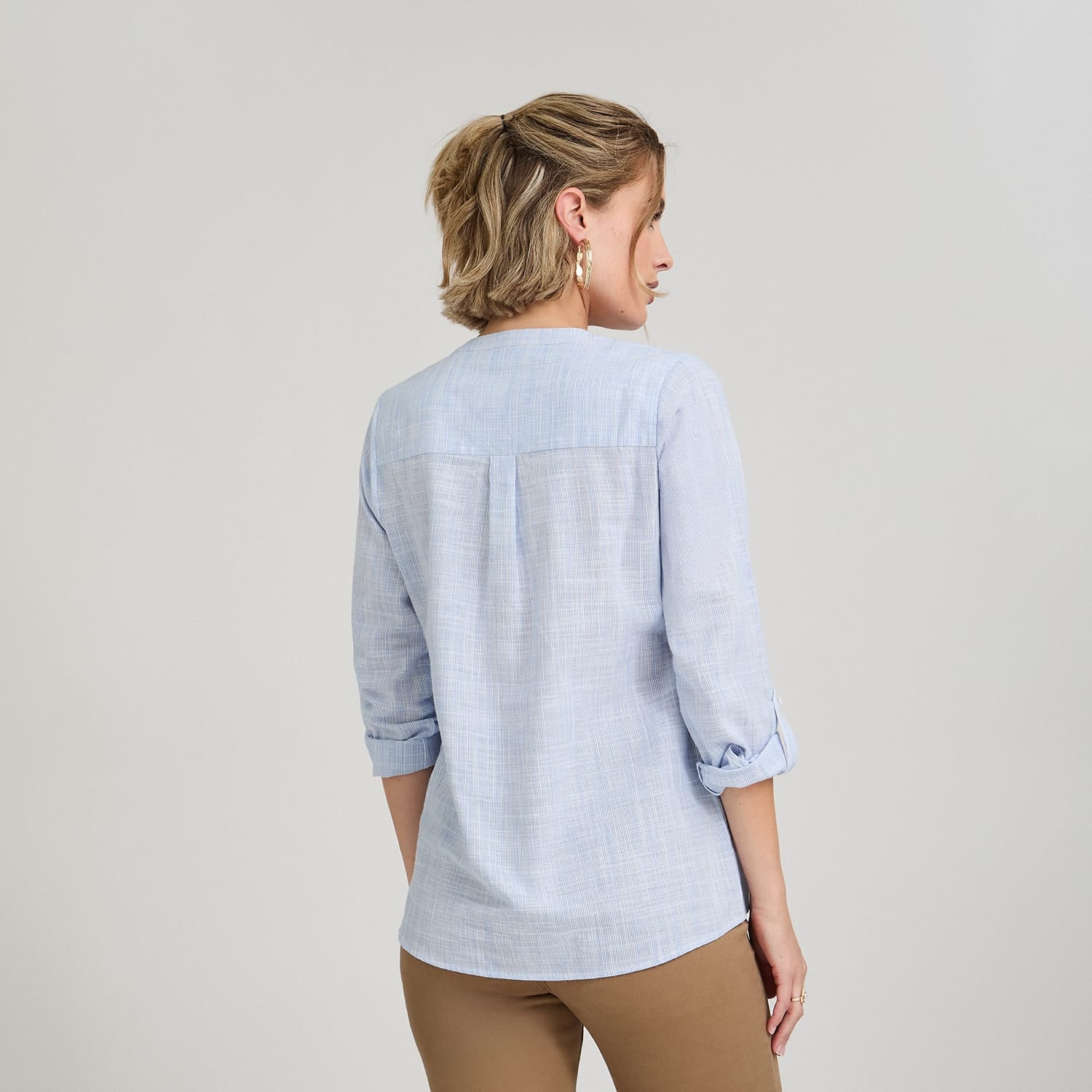 Blusa Look Lino Manga Roll Up Escote Mao Celeste