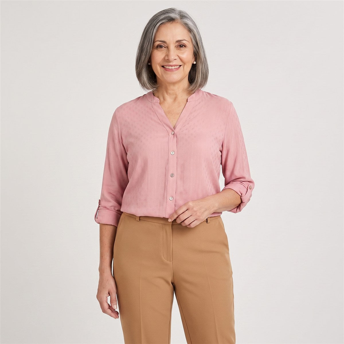 Blusa Escote Mao Manga Roll Up con Textura Rosado en modelo adulta