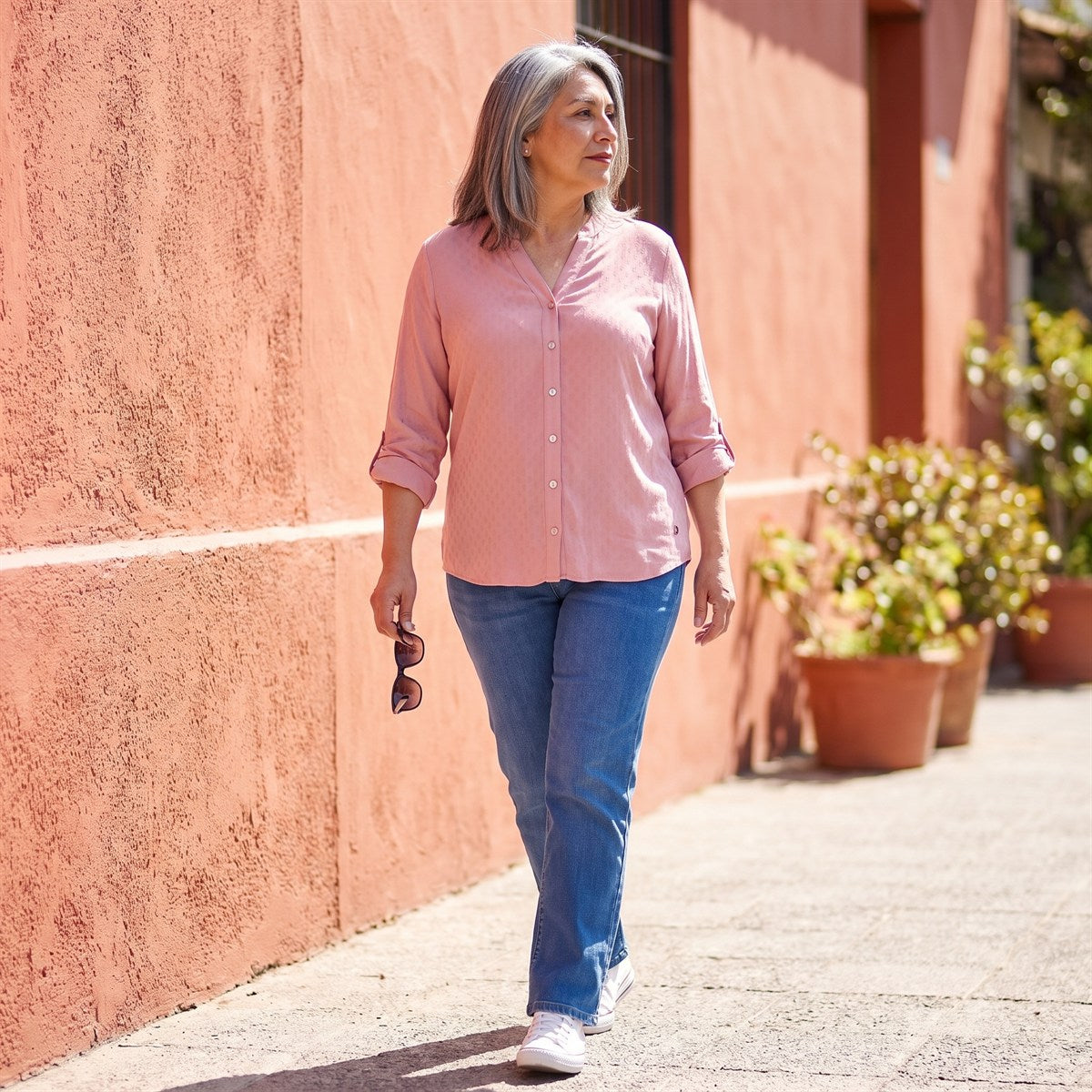 Blusa Escote Mao Manga Roll Up con Textura Rosado lifestyle