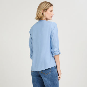 Blusa Manga Roll Up Escote Mao con un Botón Celeste