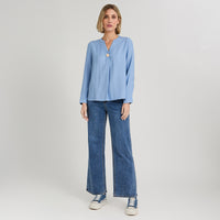 Blusa Manga Roll Up Escote Mao con un Botón Celeste