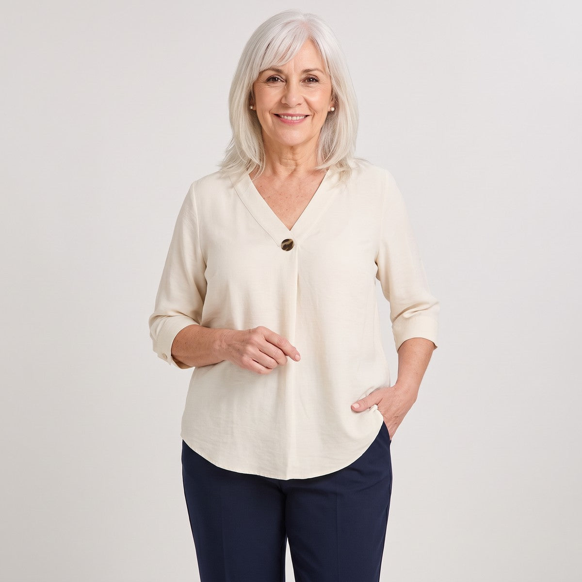 Blusa Manga 3/4 con Botón Crudo en modelo adulta