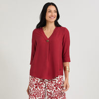 Blusa Manga 3/4 con Botón Rojo