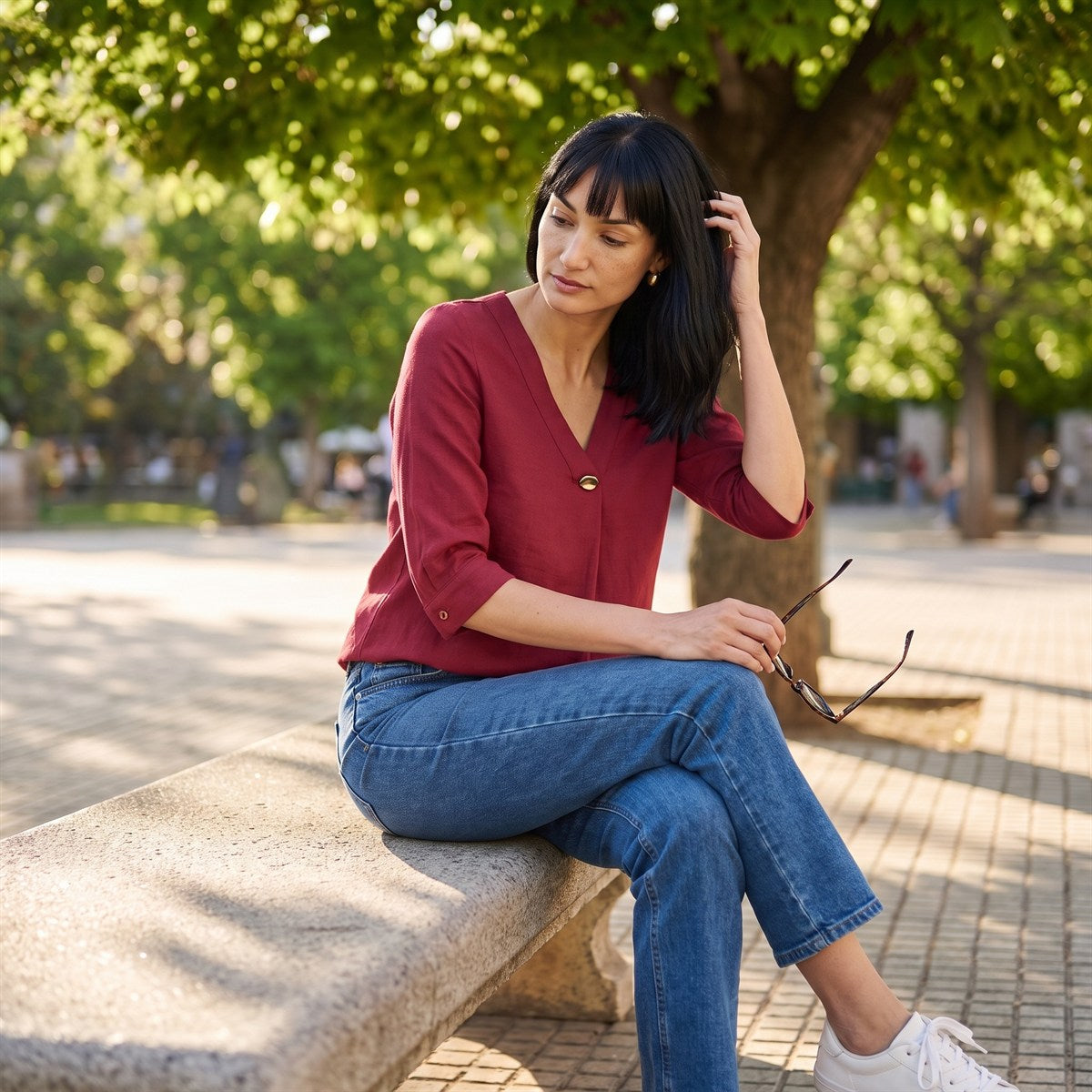 Blusa Manga 3/4 con Botón Rojo lifestyle