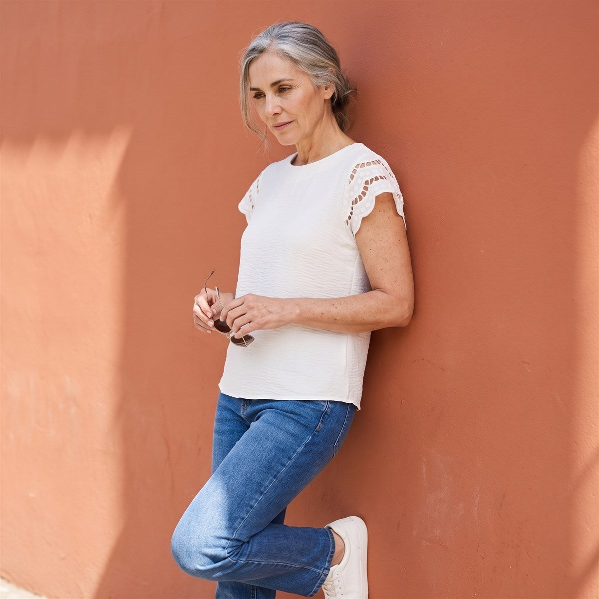 Blusa Manga Broderie Lisa Blanco lifestyle