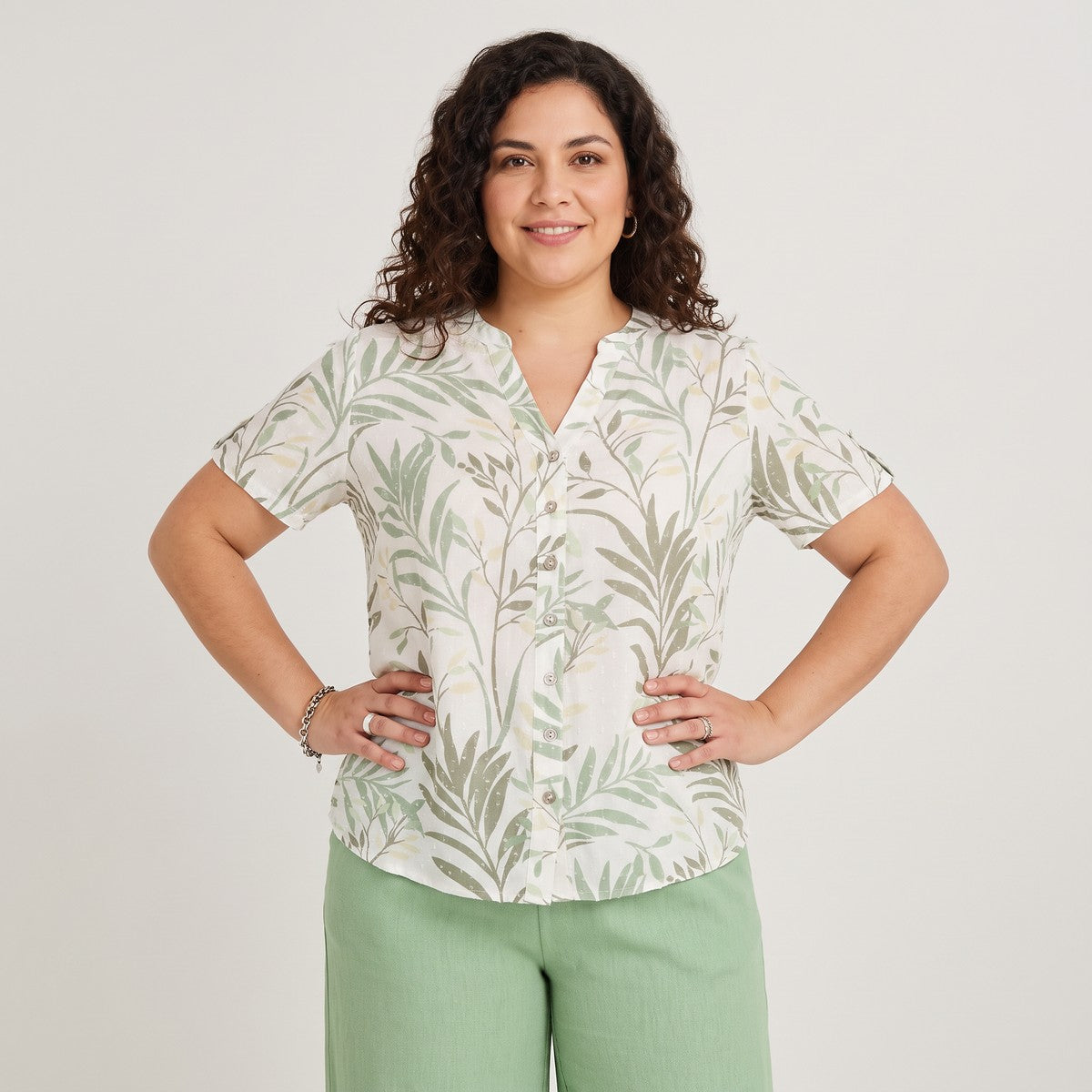 Blusa Manga Corta Plumeti Verde en modelo plus size