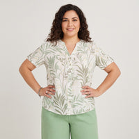 Blusa Manga Corta Plumeti Verde en modelo plus size
