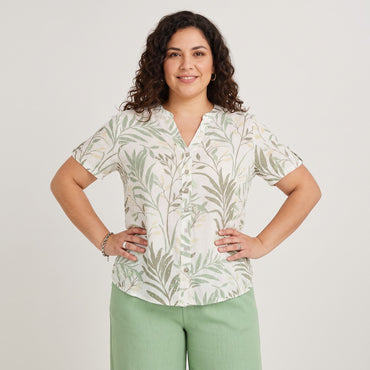 Blusa Manga Corta Plumeti Verde en modelo plus size