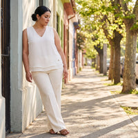 Blusa Crudo Escote V con Doble Capa lifestyle
