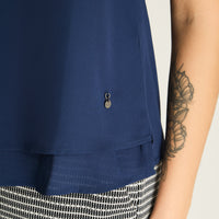 Blusa Azul Escote V con Doble Capa