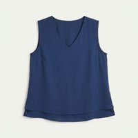 Blusa Azul Escote V con Doble Capa en plano