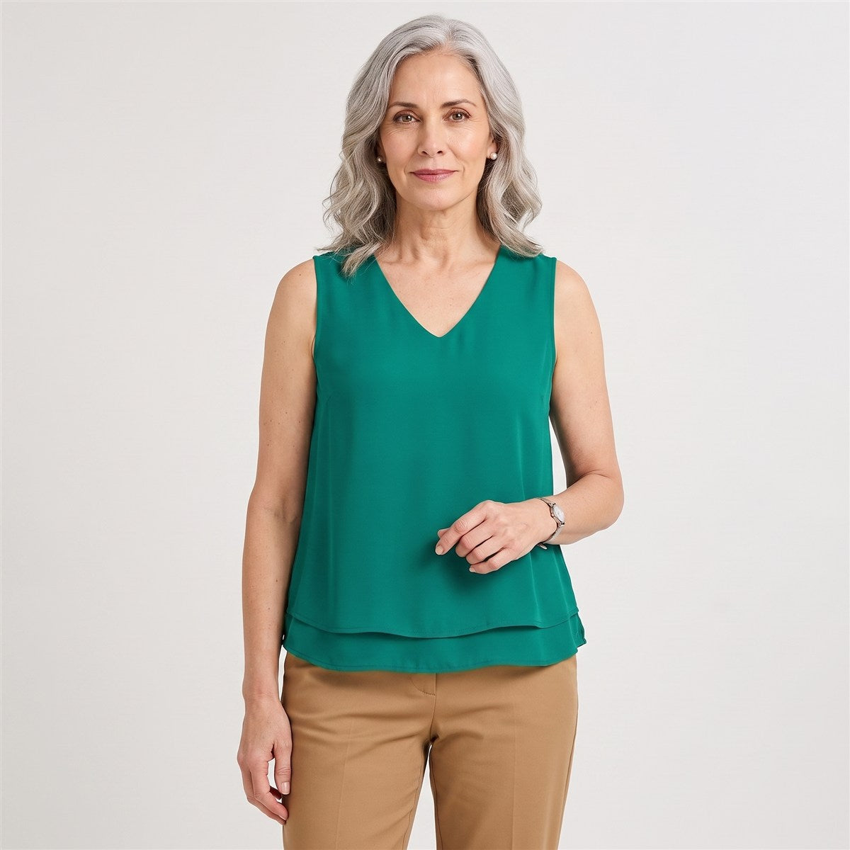 Blusa Sin Mangas con Capa Verde en modelo adulta