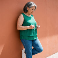 Blusa Sin Mangas con Capa Verde lifestyle