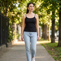 Peto Negro Básico de Tirantes con Elasticidad Media lifestyle