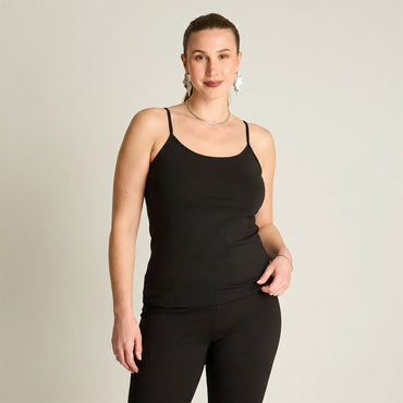 Peto Negro Basico Tirantes en modelo plus size