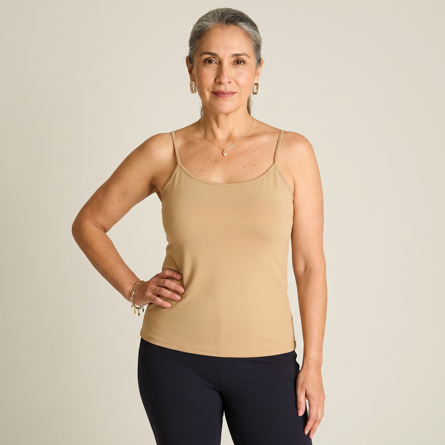 Peto Camel Basico Tirantes en modelo adulta