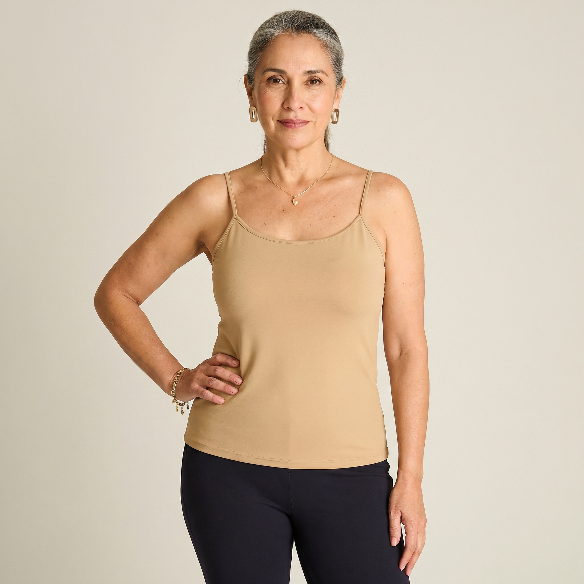 Peto Camel Basico Tirantes en modelo adulta