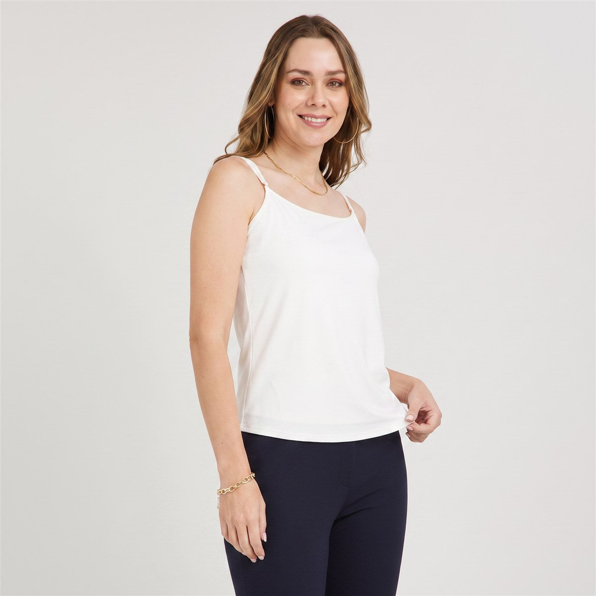Polera Básica Manga Pabilo Blanco en modelo plus size