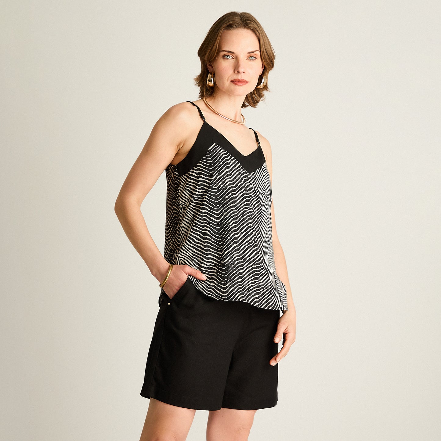 Peto Beige Sin Mangas No Elasticado Sin Forro Calce Normal