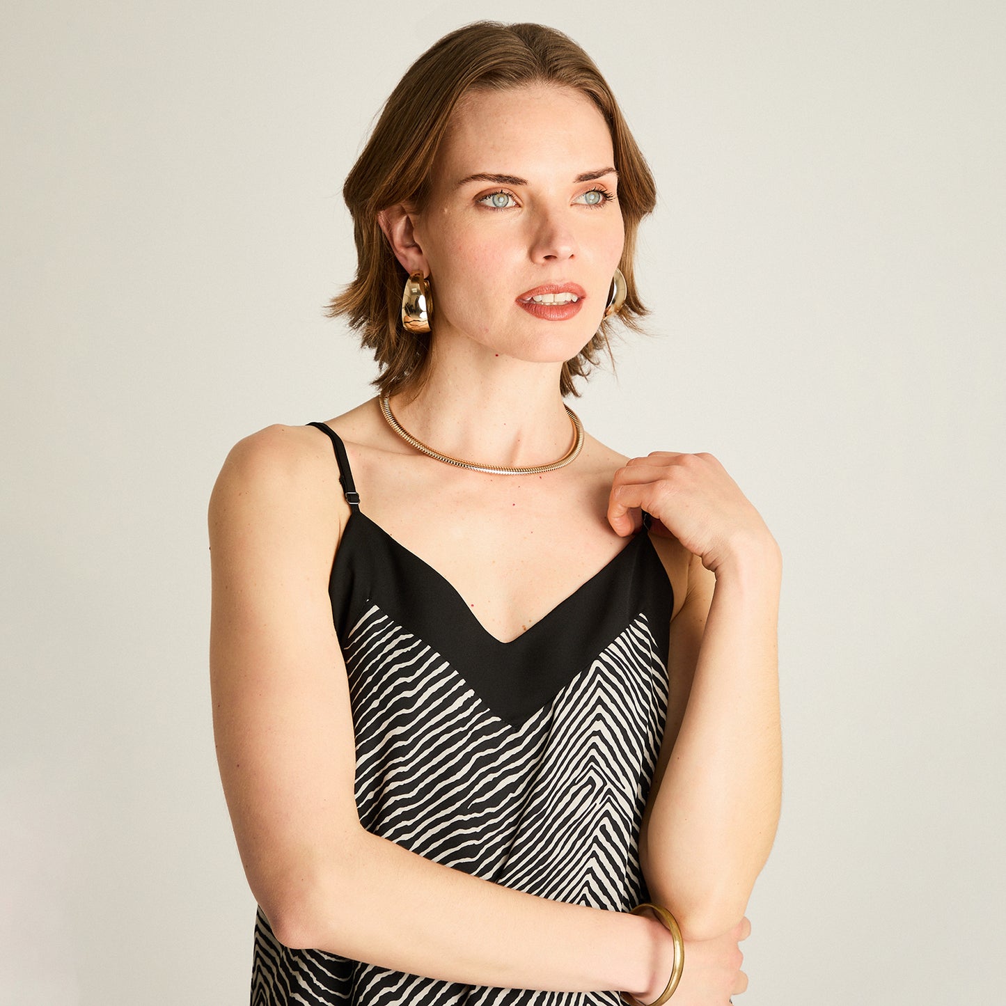 Peto Beige Sin Mangas No Elasticado Sin Forro Calce Normal