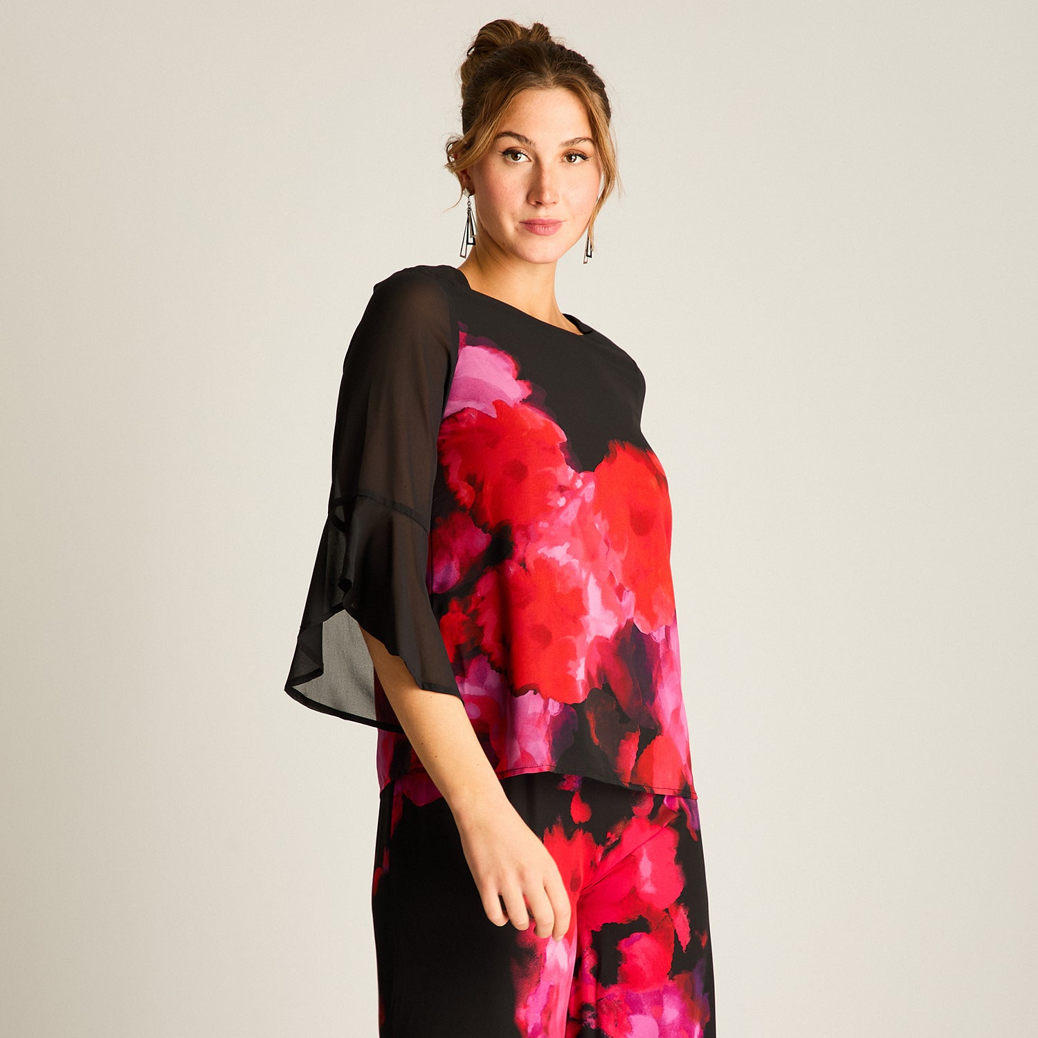 Túnica Floral en Contraste Negro