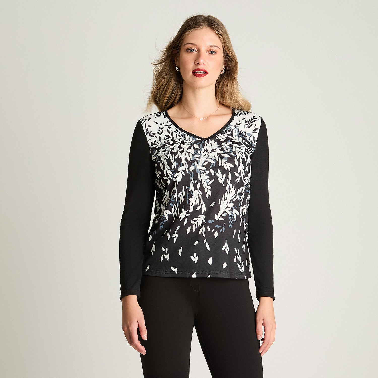Polera Tejida Escote V Estampada Negro Lorenzo Di Pontti