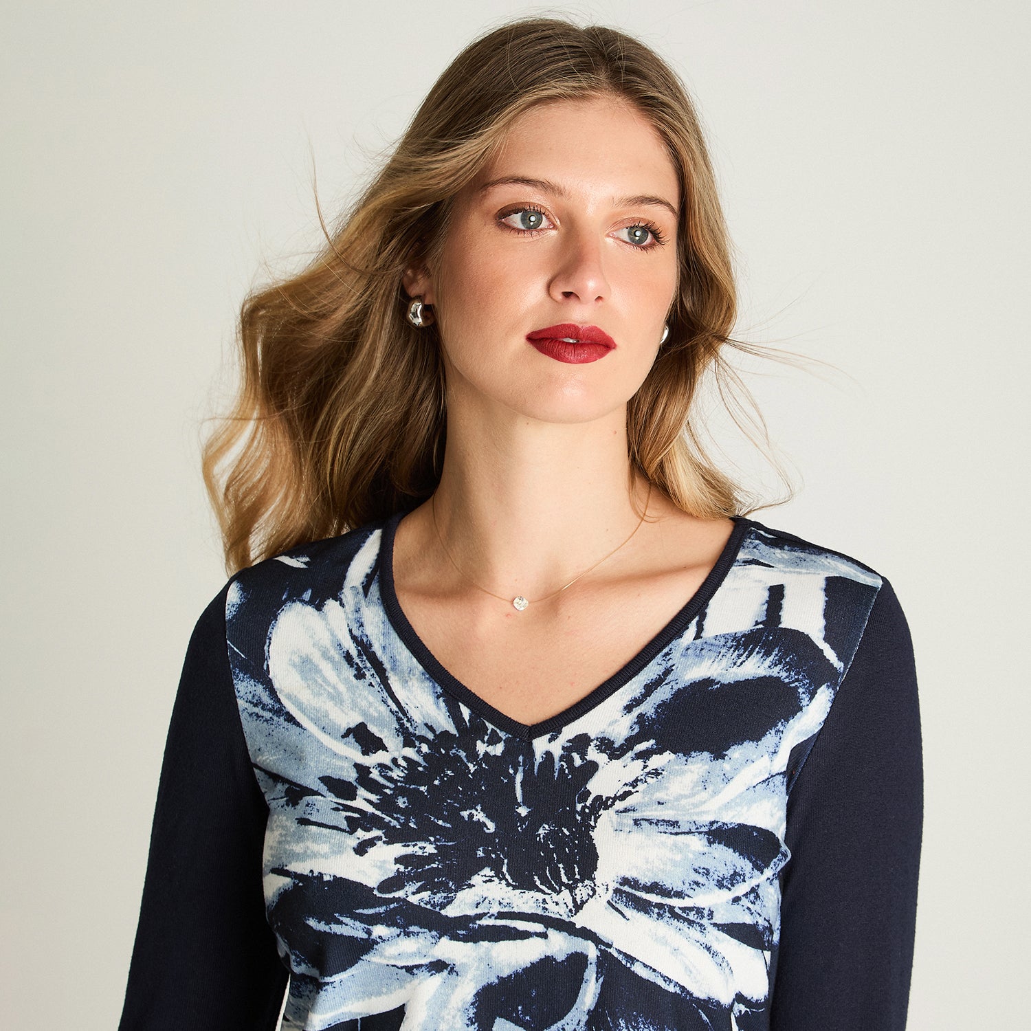 Polera Tejida Escote V Estampada Azul Lorenzo Di Pontti