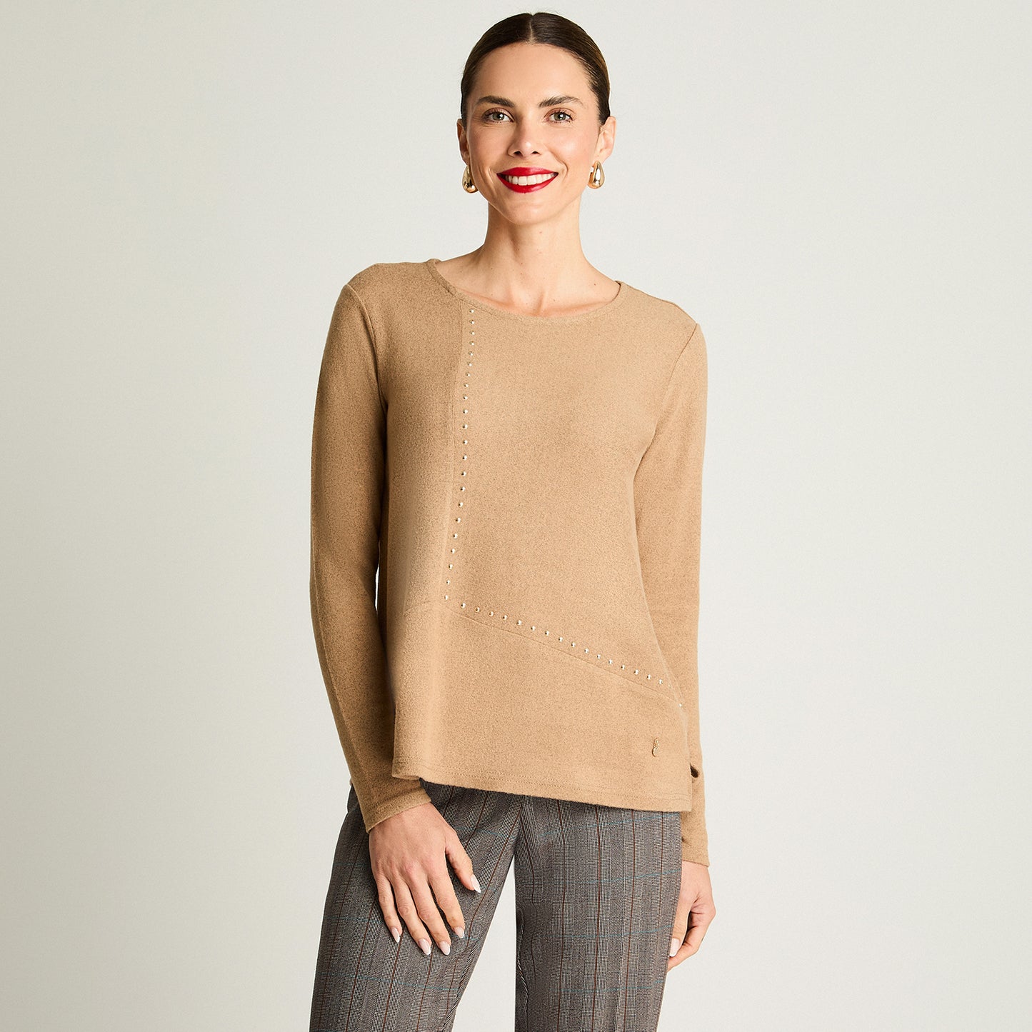 Polera De Lanilla Escote Redondo Con Aplicación De Tachas Camel Lorenzo Di Pontti